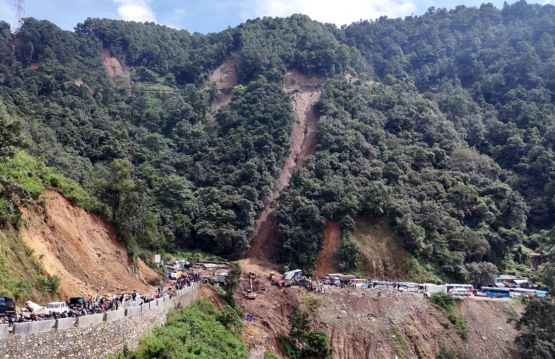 झ्याप्ले खोलाले खोस्यो  भरतका परिवारको सहारा