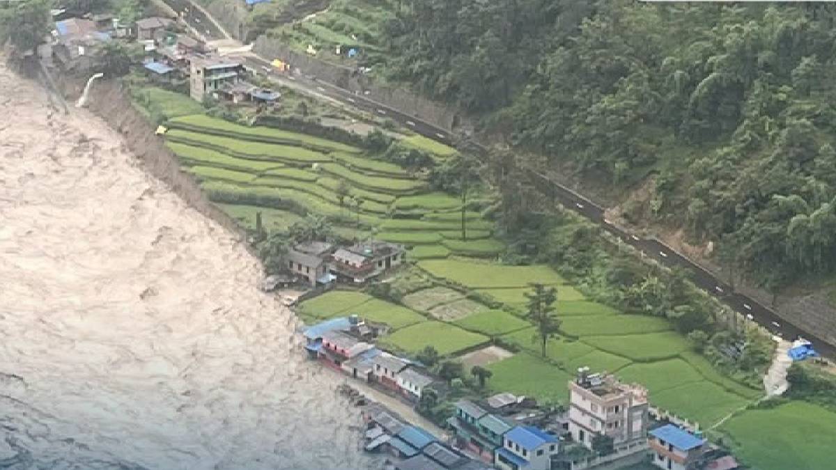 कालीगण्डकी नदीको बाढी बस्तीमा पस्याे, २५ घर बगे