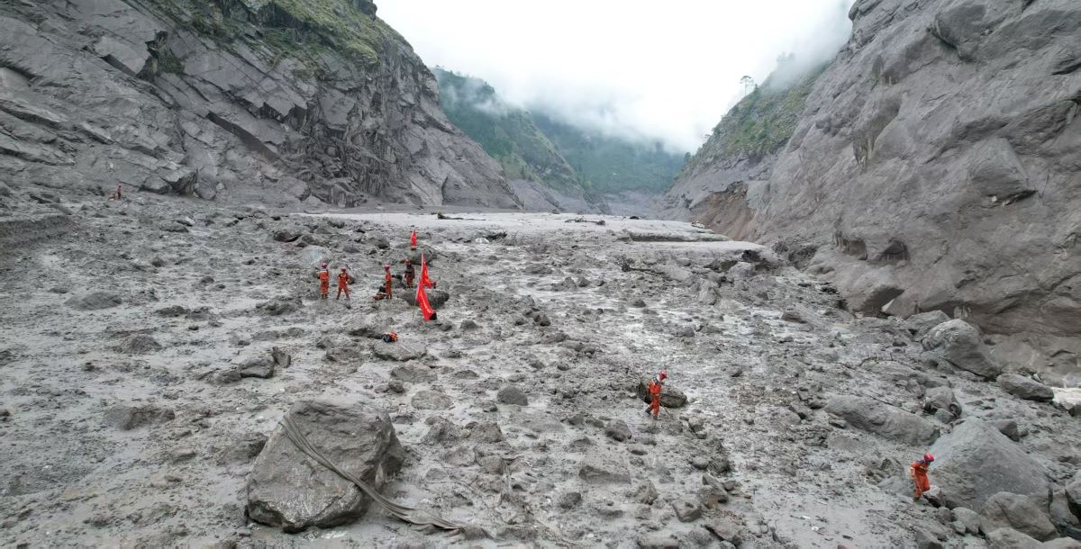 बाढीपछि चीनतर्फ फसेका थप १५५ नेपाली तातोपानी नाका हुँदै स्वदेश फर्किए