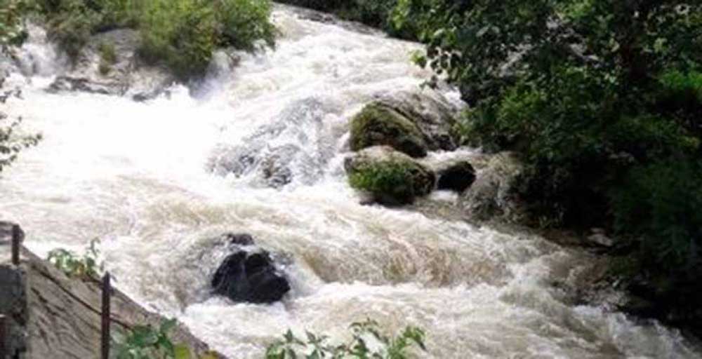 विद्यालय जाने क्रममा खोलाले बगाएर बालकको मृत्यु