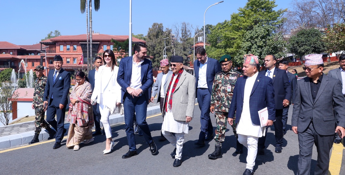 प्रधानमन्त्री ओलीसँग अन्तर्राष्ट्रिय फुटबलर बुफोनको भेट