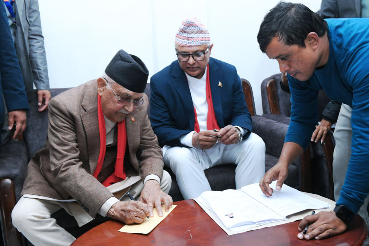 ओलीले मनोनयन दर्ता गराए