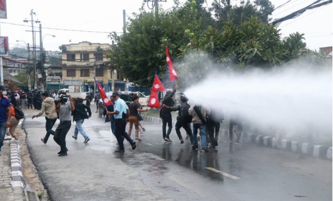 कुलमानको समर्थनमा उत्रिकाएलाई पानीको फोहोरा