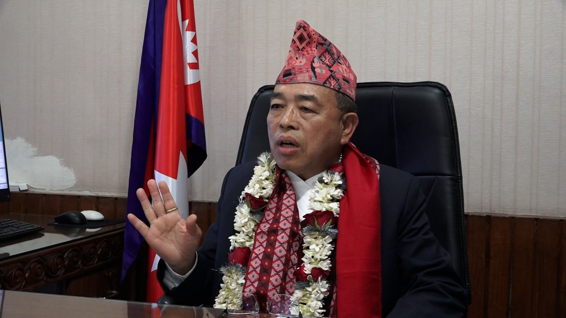 नेताहरुले बिचौलियाहरुलाई टाउकोमा राख्दा नागरिकहरुले दुःख पाए : मन्त्री इङ्नाम