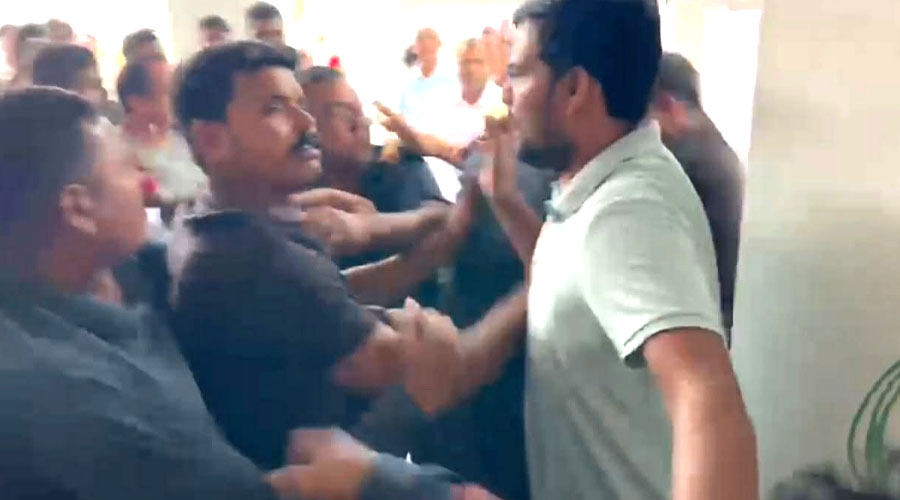 कांग्रेस वडा अधिवेशन : विराटनगरमा दुई पक्षबीच कुटाकुट