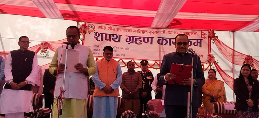 मुख्यमन्त्री यादवले लिए शपथ, २४ गते विश्वासको मत लिने