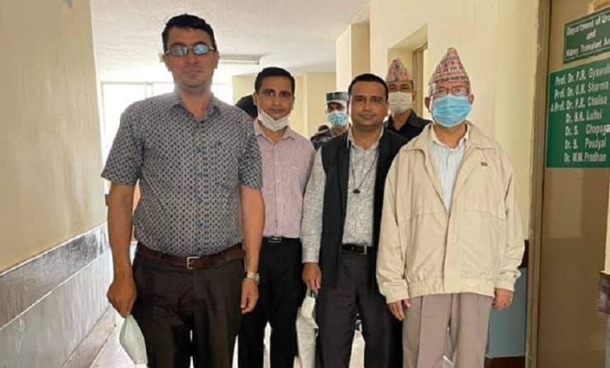 माधव नेपाल अस्पतालबाट डिस्चार्ज