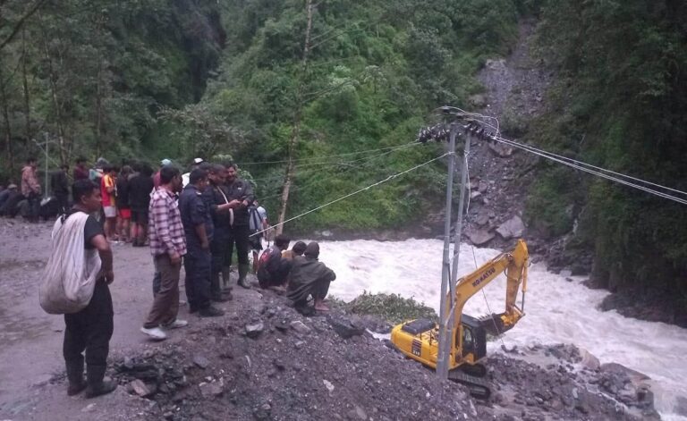 मर्दी पदयात्रामा दुई दिनदेखि अलपत्र तीन जनाको सशस्त्र प्रहरीद्वारा सकुशल उद्धार