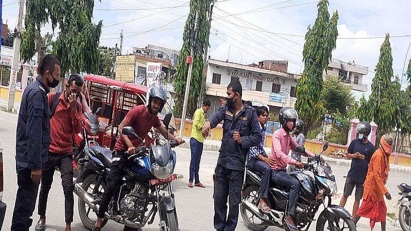 सिरहामा मास्क नलगाउने ६४ जना पक्राउ