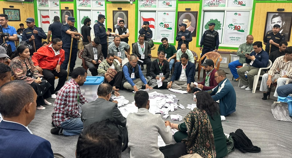 कांग्रेस उपसभापतिमा चन्द्रकान्त भण्डारी  र मधु आचार्य  अगाडि