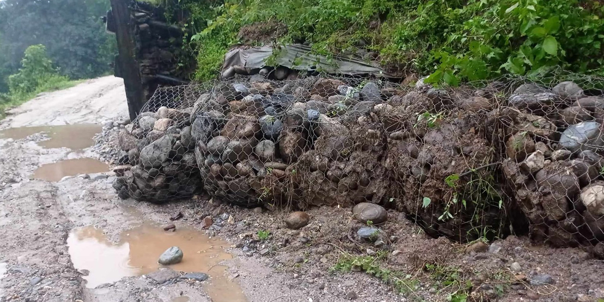 अझै खुलेन मेची राजमार्ग