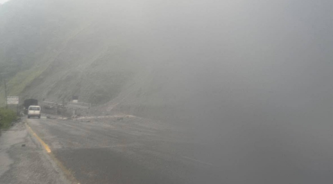 मुग्लिन-नारायणगढ सडकको नाम्सी पुलमा पहिरो: एकतर्फी मात्रै सवारी सञ्चालन