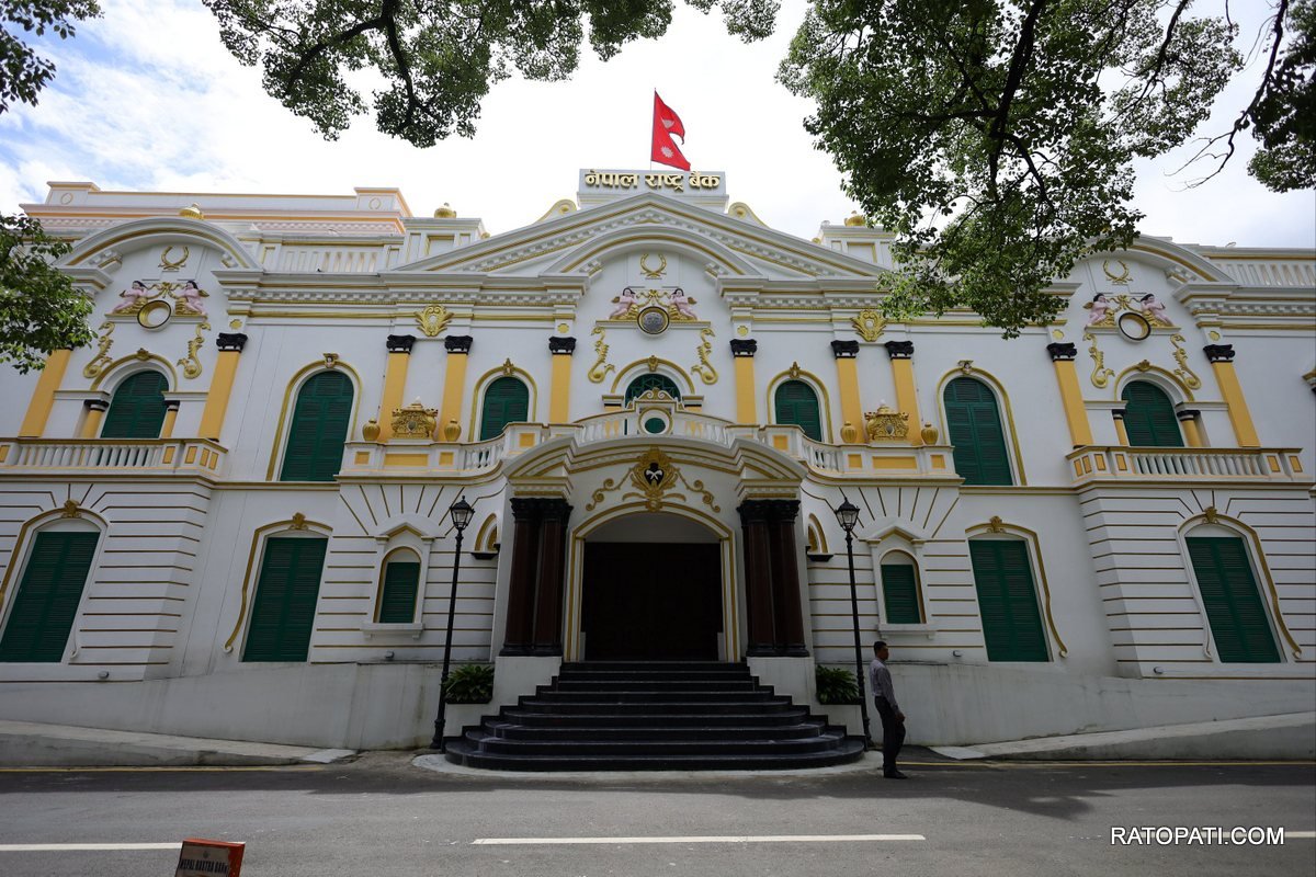 राष्ट्र बैंकले एक अर्ब २० करोड बैंक तथा वित्तीय संस्थामा लगानी गर्ने