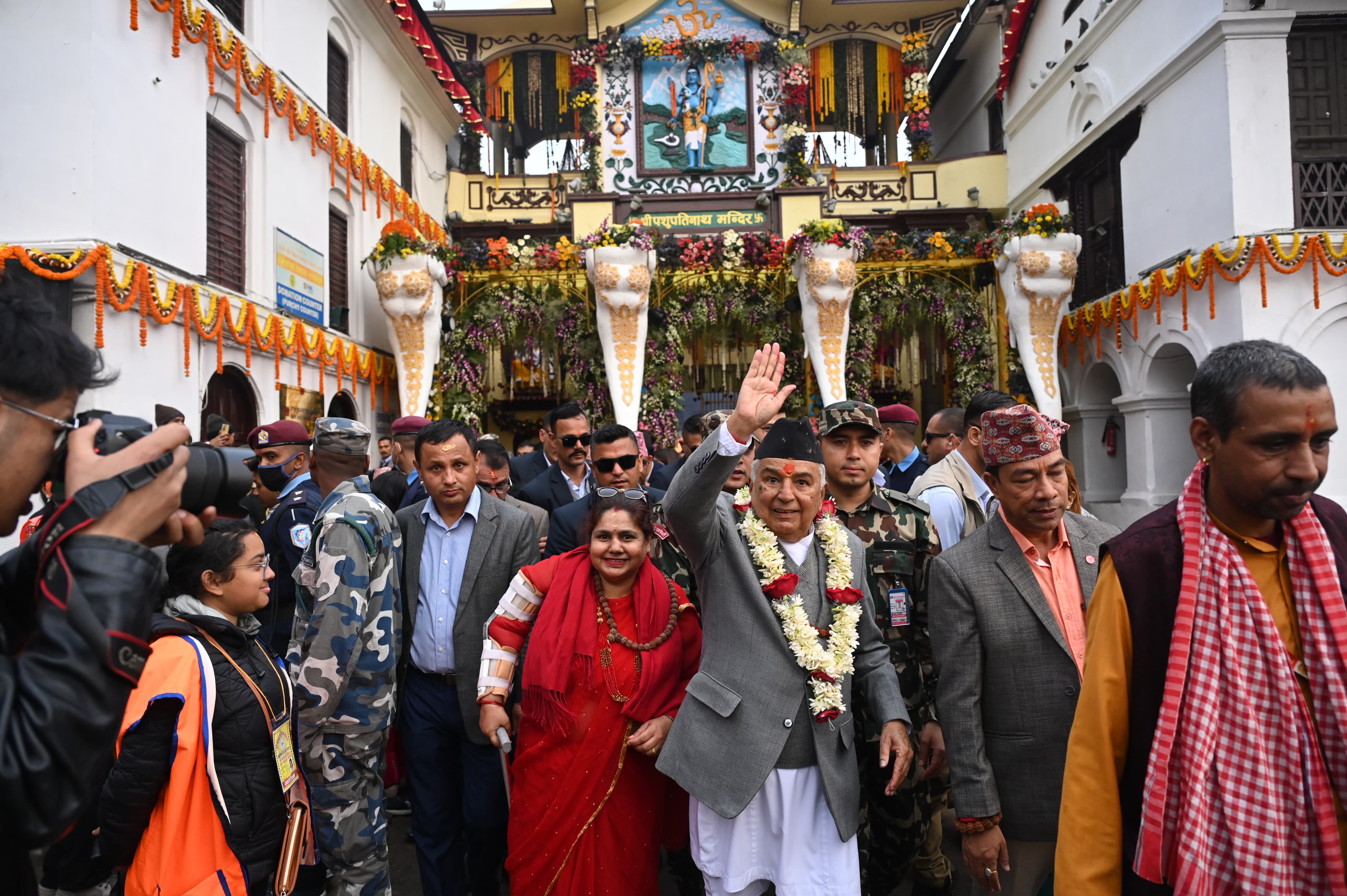 राष्ट्रपति पौडेलद्वारा पशुपतिनाथमा पूजाआराधना