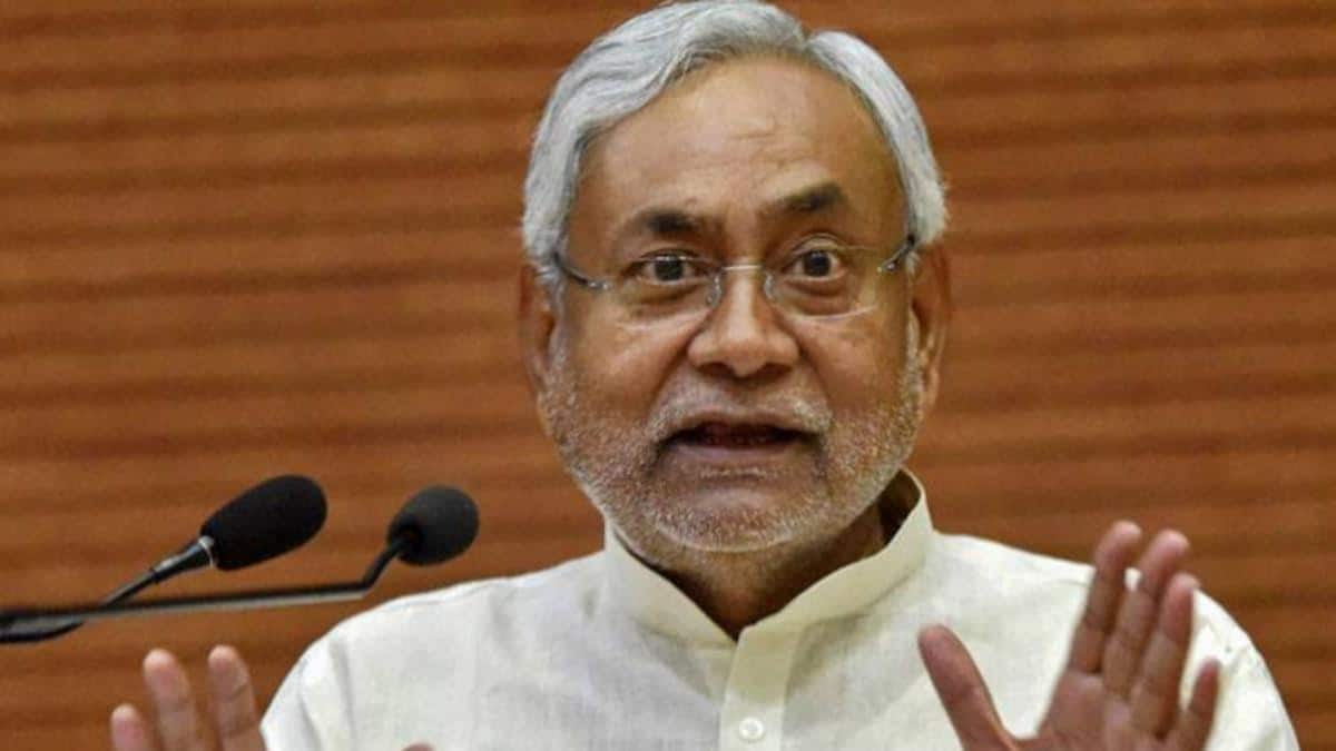 बिहारका मुख्यमन्त्री नितिश कुमारद्वारा राजीनामा