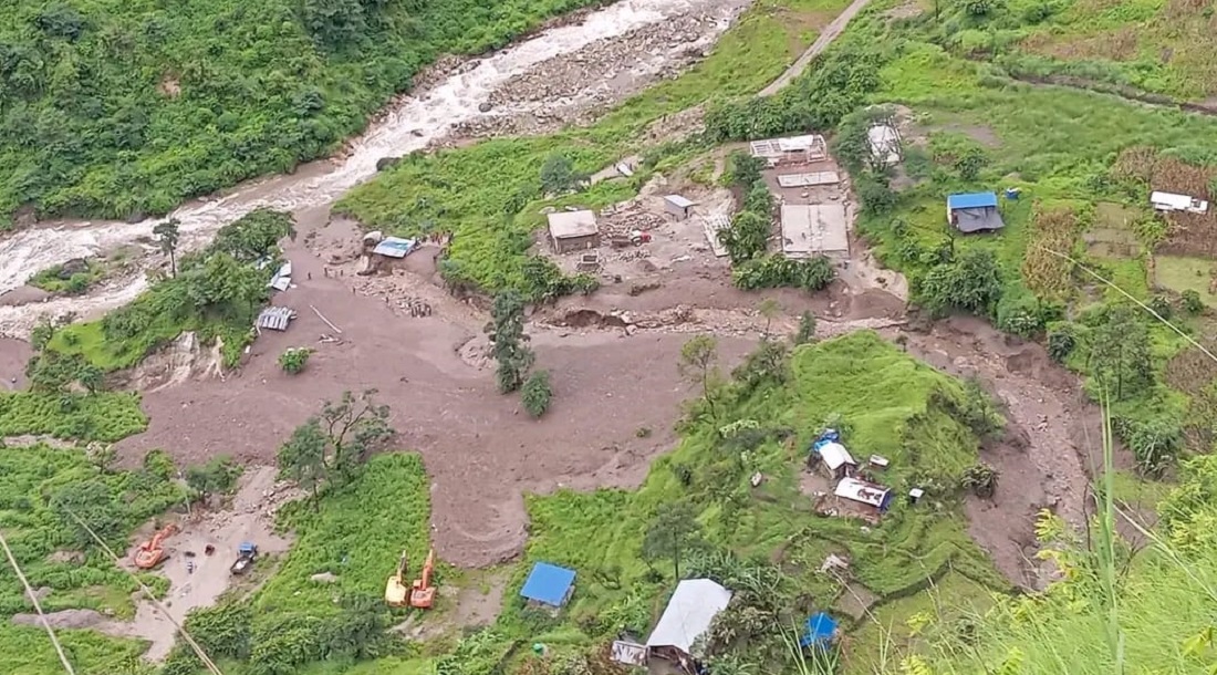 पहिरोले पुरिएर गोरखामा  ५ जना बेपत्ता