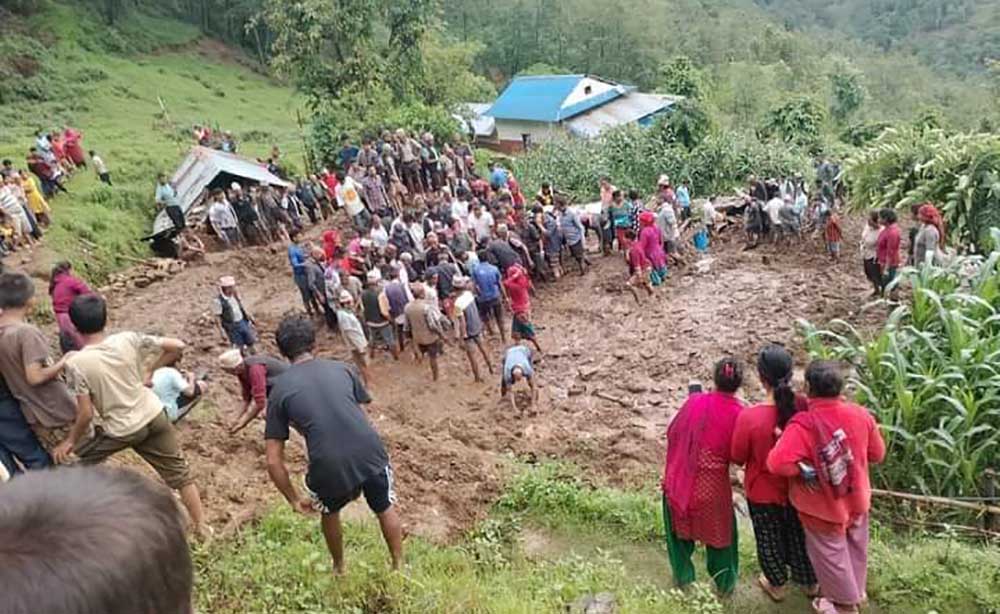 मध्यरातमा गएको पहिरोमा पुरिएर एकै परिवारका चार जनाको मृत्यु