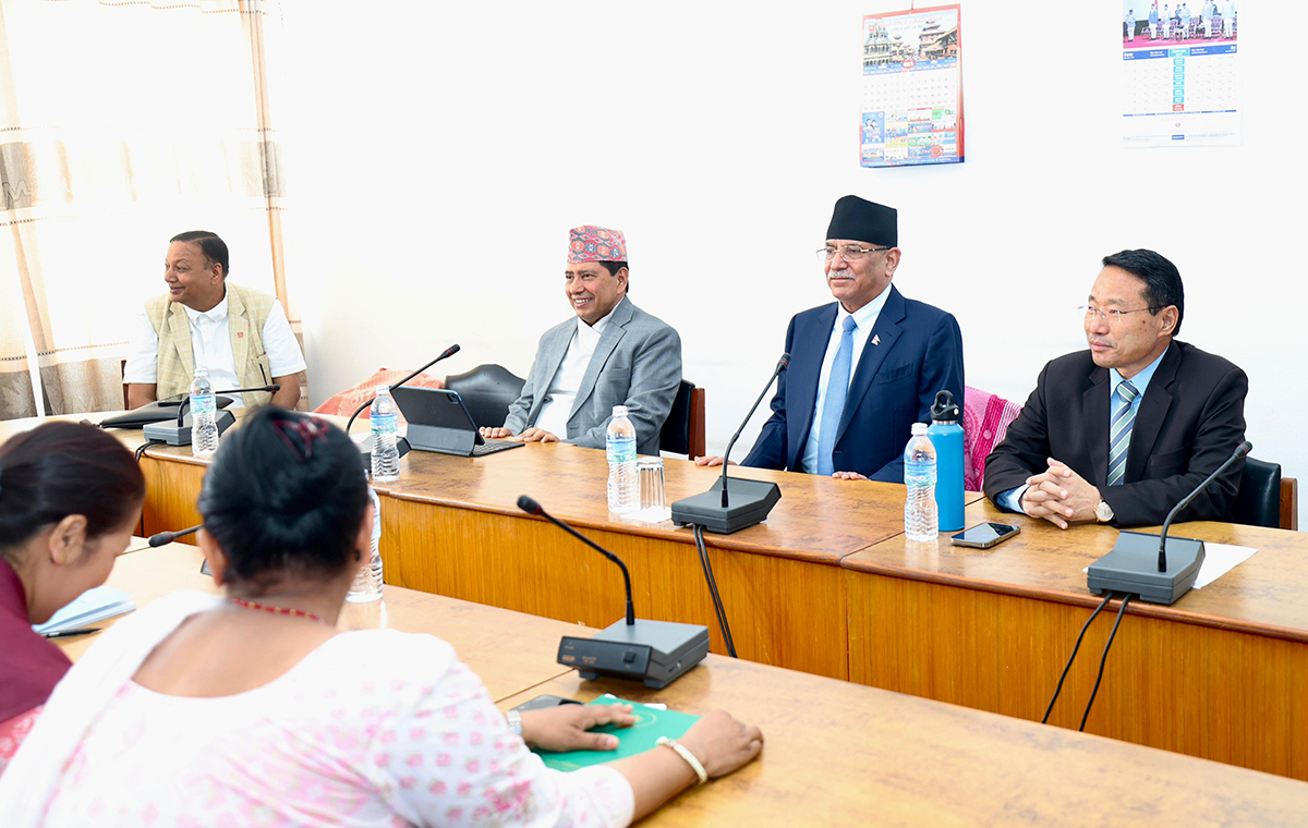 माधव नेपाल सोधेरै देउवाकहाँ जानु भएको हो, सत्तासमीकरणमा कुनै समस्या छैनः  प्रधानमन्त्री