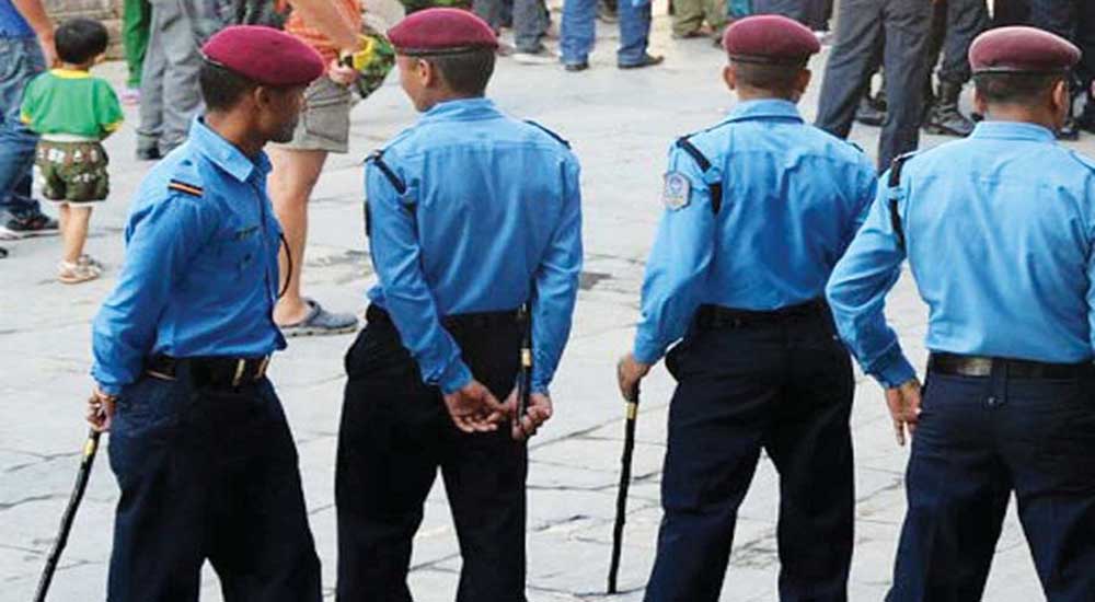 ड्यूटीमै प्रहरीमाथि कुटपिट गरेको आरोपमा तीन जना पक्राउ