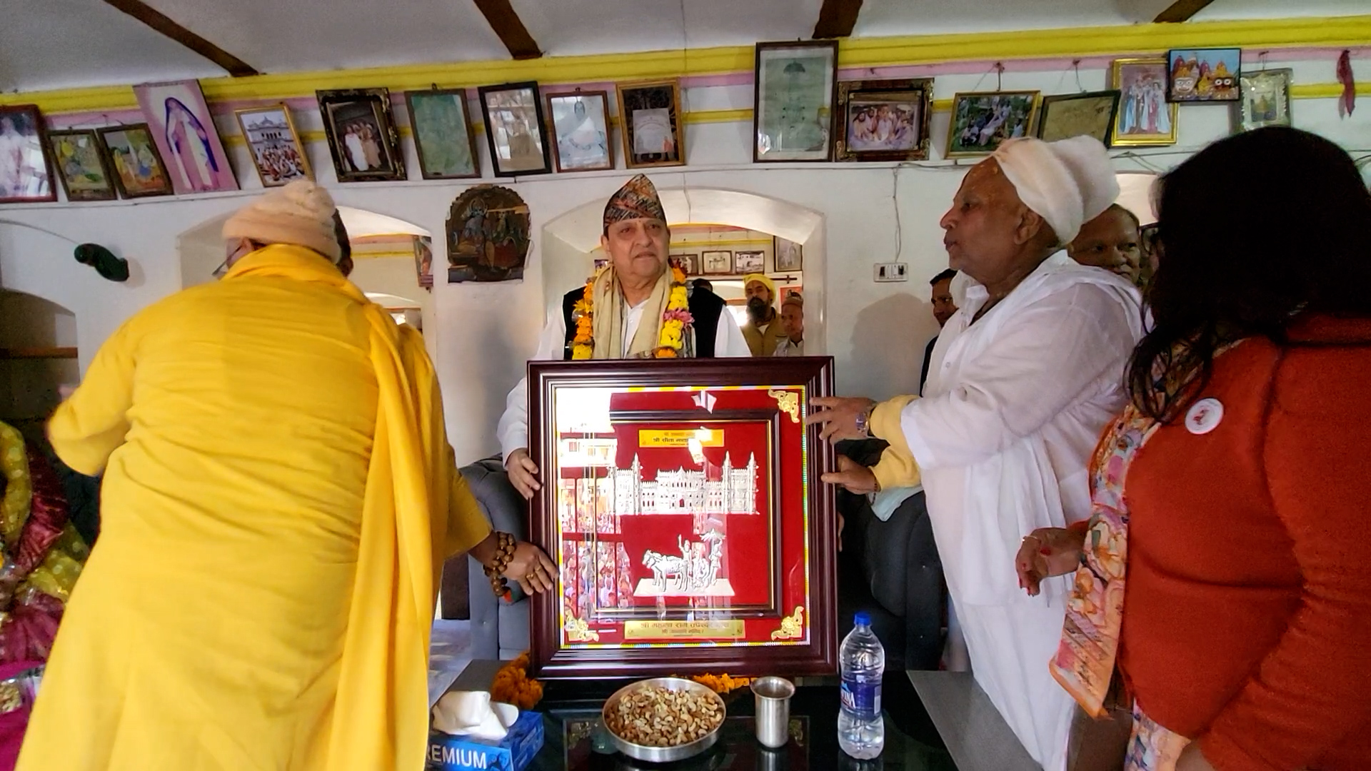 पूर्वराजा ज्ञानेन्द्र साहले गरे जानकी मन्दिरमा पूजा पाठ