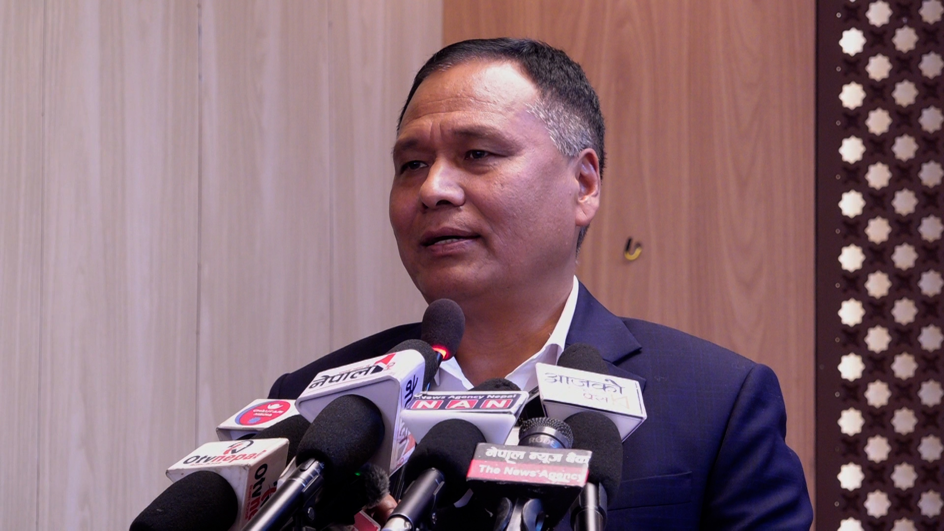 उज्यालो नेपाल पार्टीले अब सडकबाट सरकार चलाउँछ : कुलमान घिसिङ