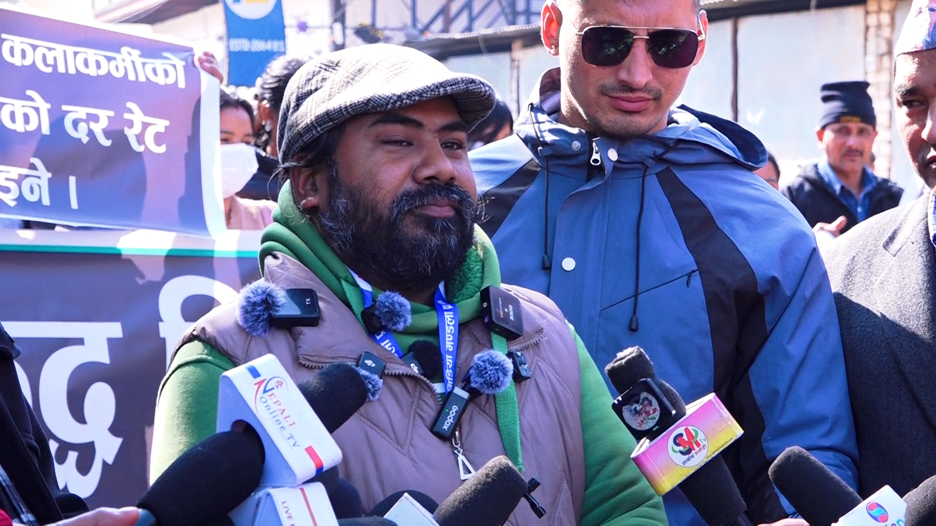 युवराज सफलद्वारा ललित कला प्रज्ञा प्रतिष्ठानको भ्रष्टाचार विरुद्ध विरोध पदर्शन