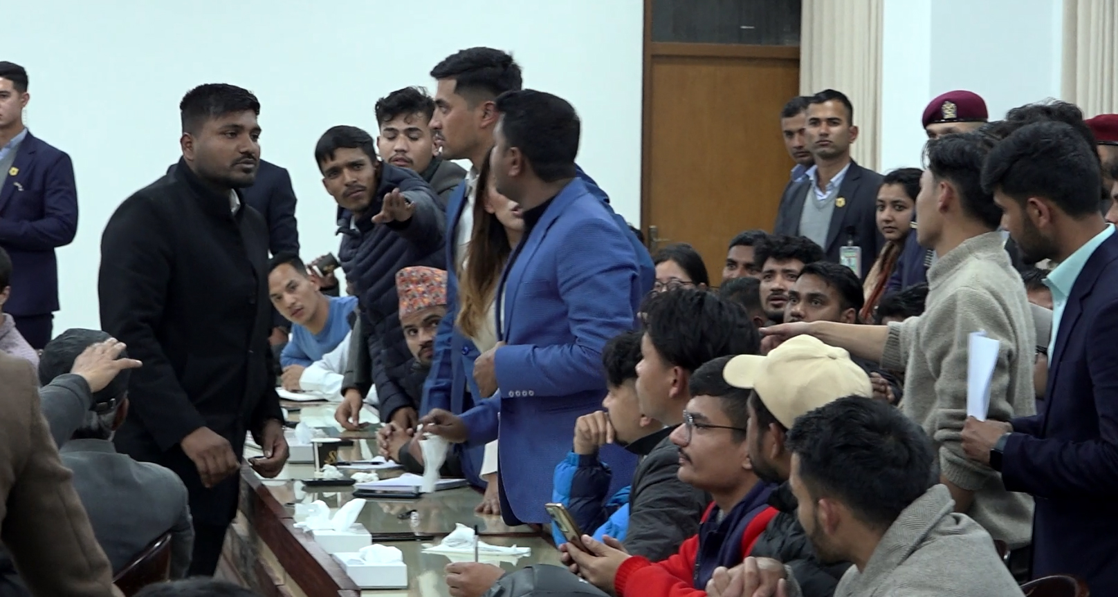 सिंहदरबारमा रमिता जो छ...