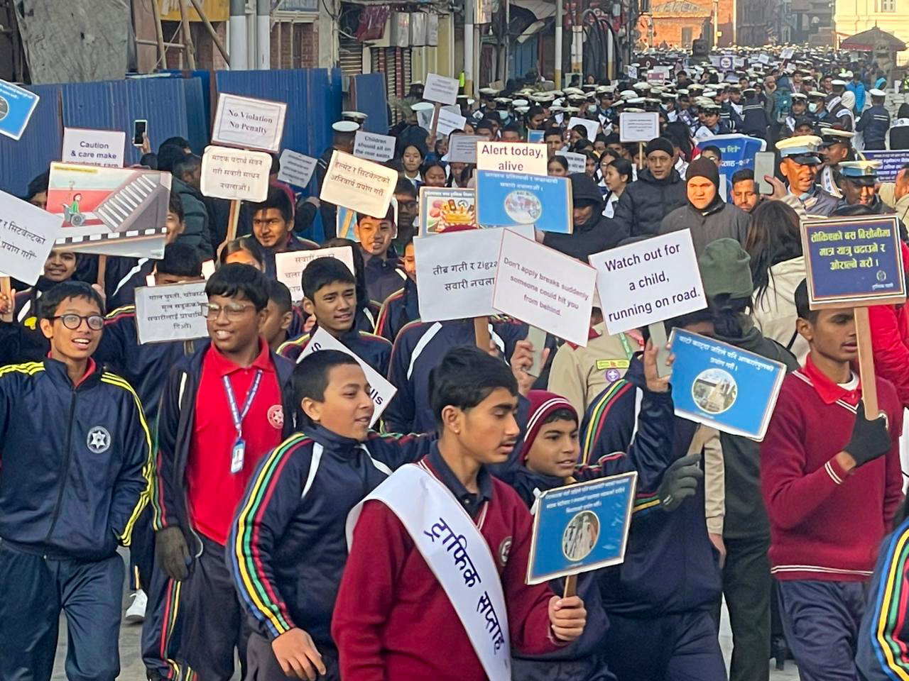 ट्राफिक सप्ताह  : दुर्घटना न्यूनीकरण सन्देशसहित प्रभातफेरी (तस्विरहरु)