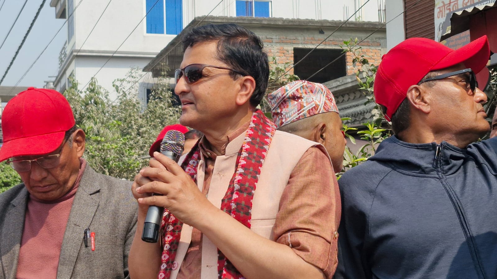 ओलीलाई जिताउन योगेश भट्टराई दमकमा सक्रिय