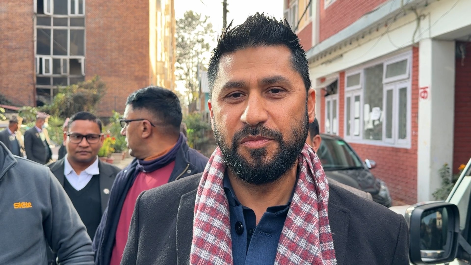 अदालत पुगेका रवि लामिछाने भन्छन् :ओलीले लगाएको गुन तिर्न आएको
 हुँ