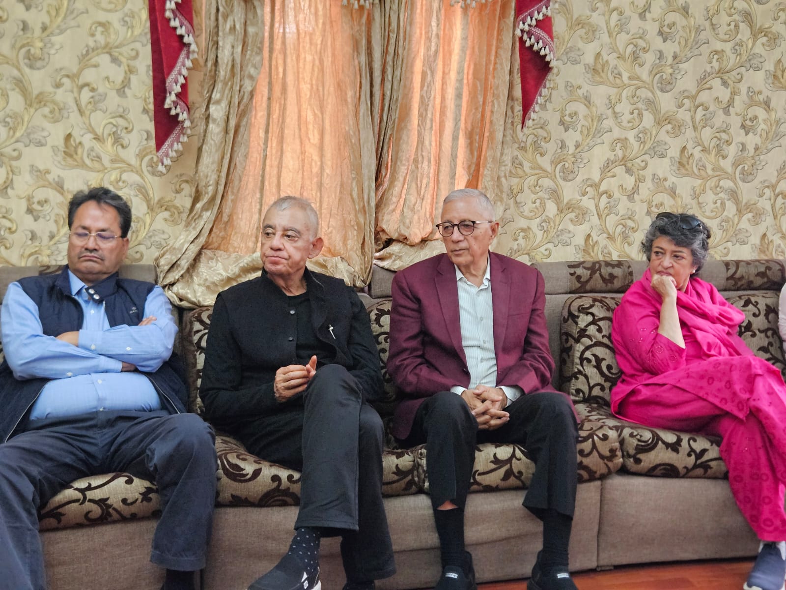 डा. शेखर कोइरालाले गरे आफू निकट नेताहरुसँग अलग्गै छलफल