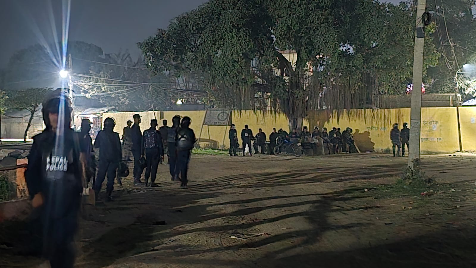 सिरहा कारागारमा तनाव, आगजनी र तोडफोड