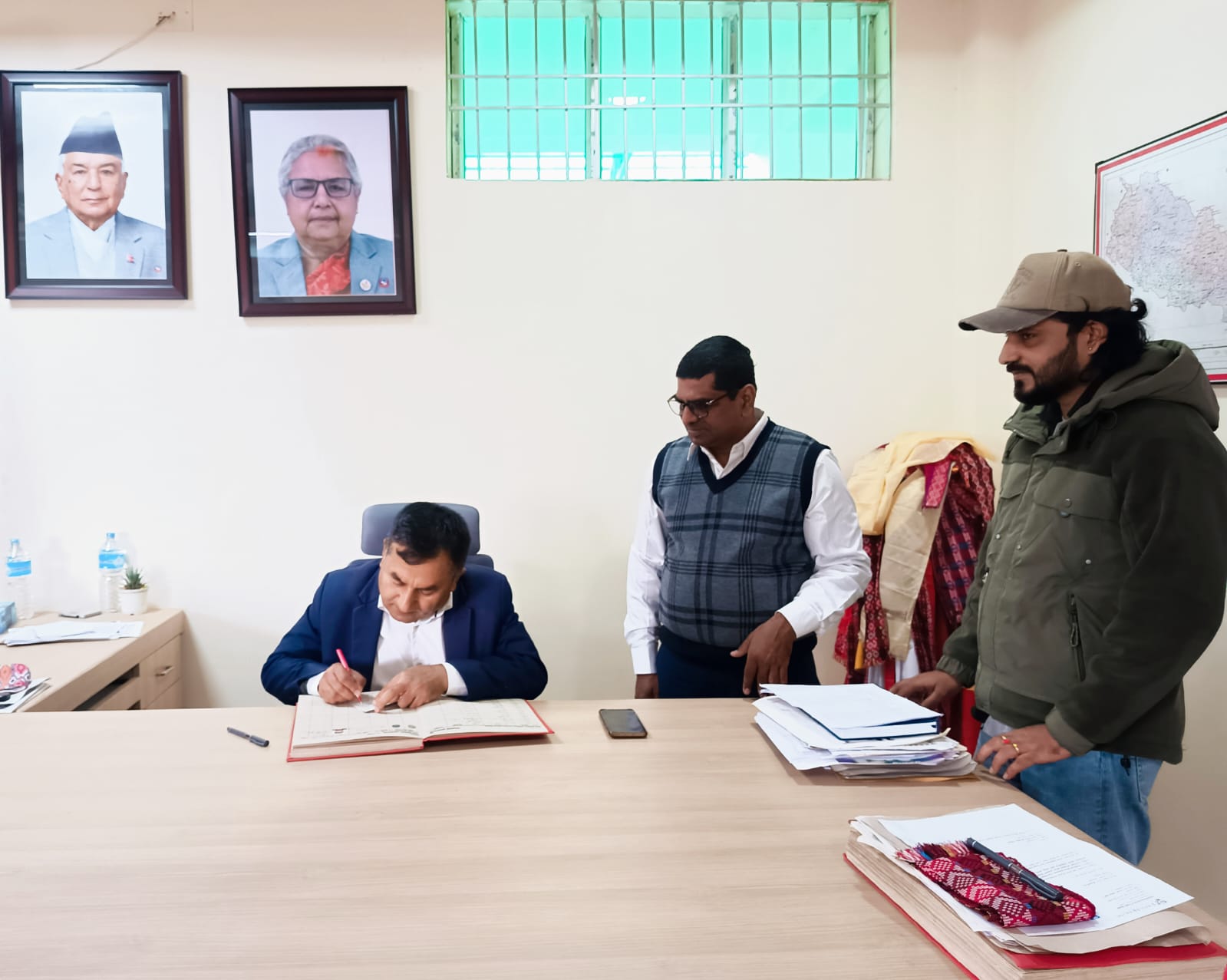 सर्लाहीमा पहिलो पटक आमाको नामबाट नागरिकता वितरण