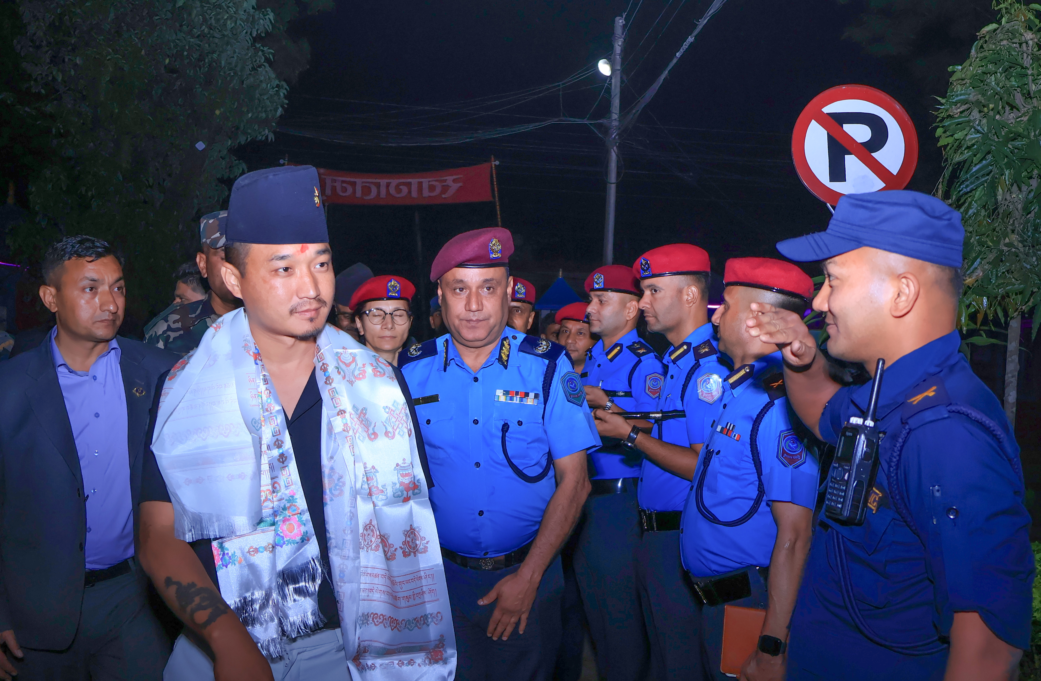 मध्यरातमा चितवन पुगे गृहमन्त्री गुरुङ