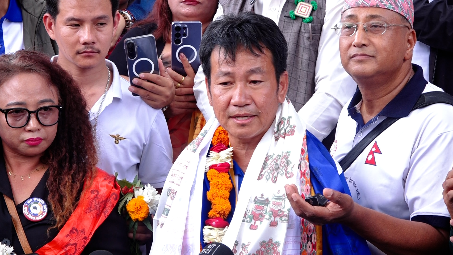 दार्चुलाको दुम्लिङमा झोलुङ्गे पुल  उद्घाटन गरेर काठमाडौं फर्किए हर्क साम्पाङ