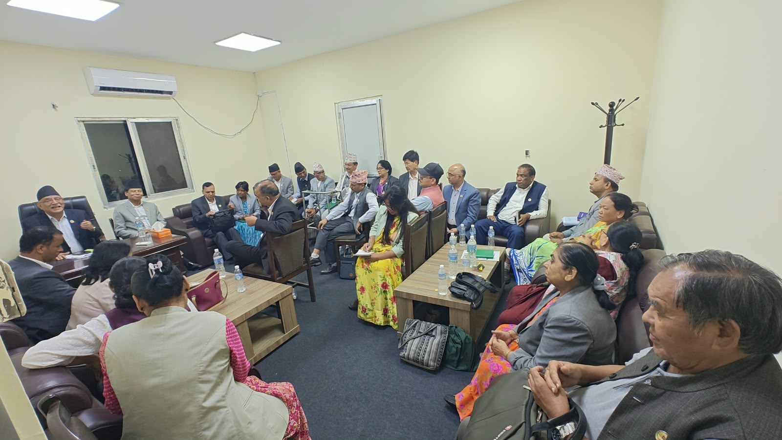 संसद् अधिवेशन सकिएपछि चुनावी क्षेत्र पुग्न नेकपाको निर्देशन, राहत र उद्धारमा खटिन आह्वान