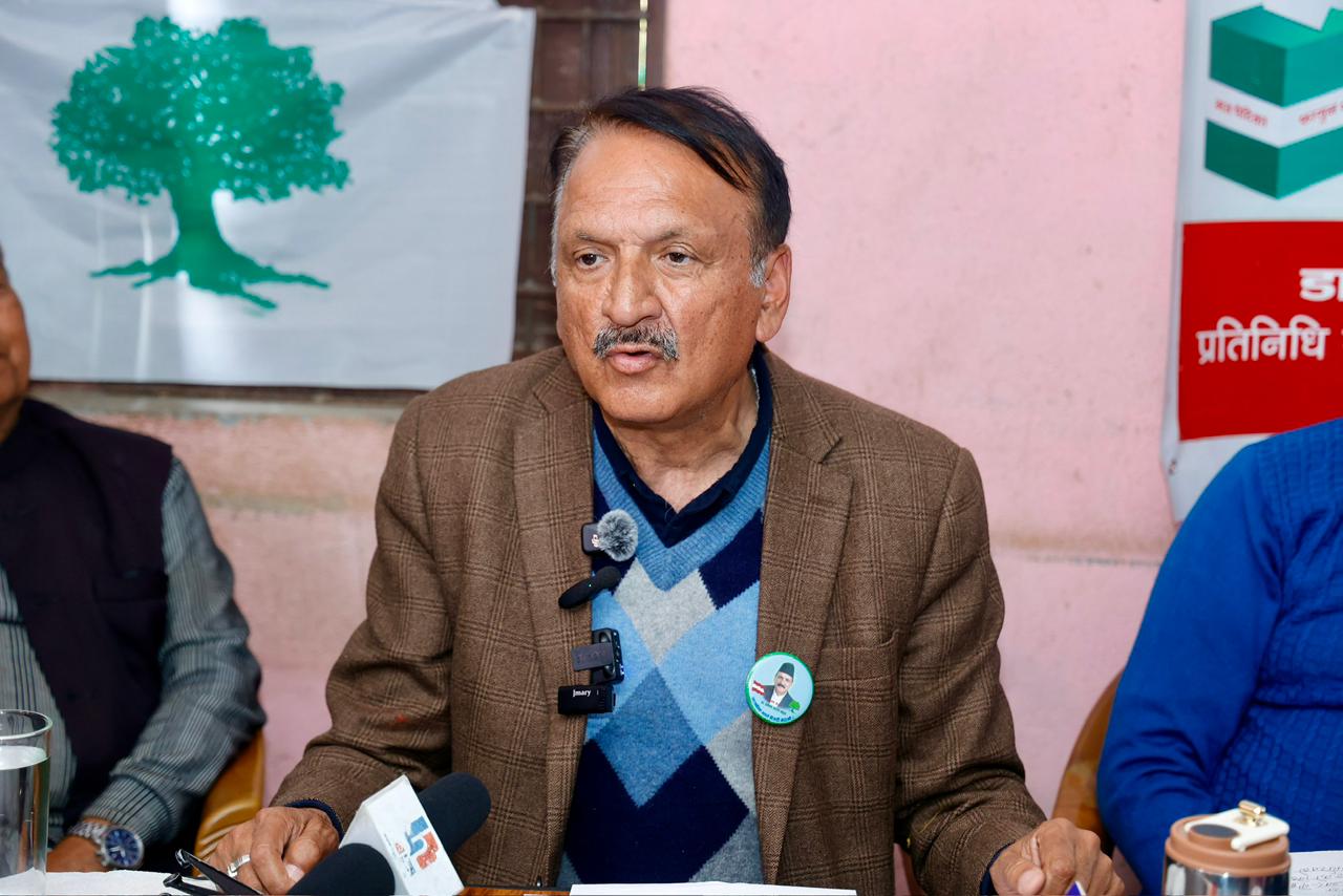 पूर्वअर्थमन्त्री डा.महतले सार्वजनिक गरे चुनावी प्रतिज्ञा-पत्र, अघि सारे नुवाकोट समृद्धिको आधार