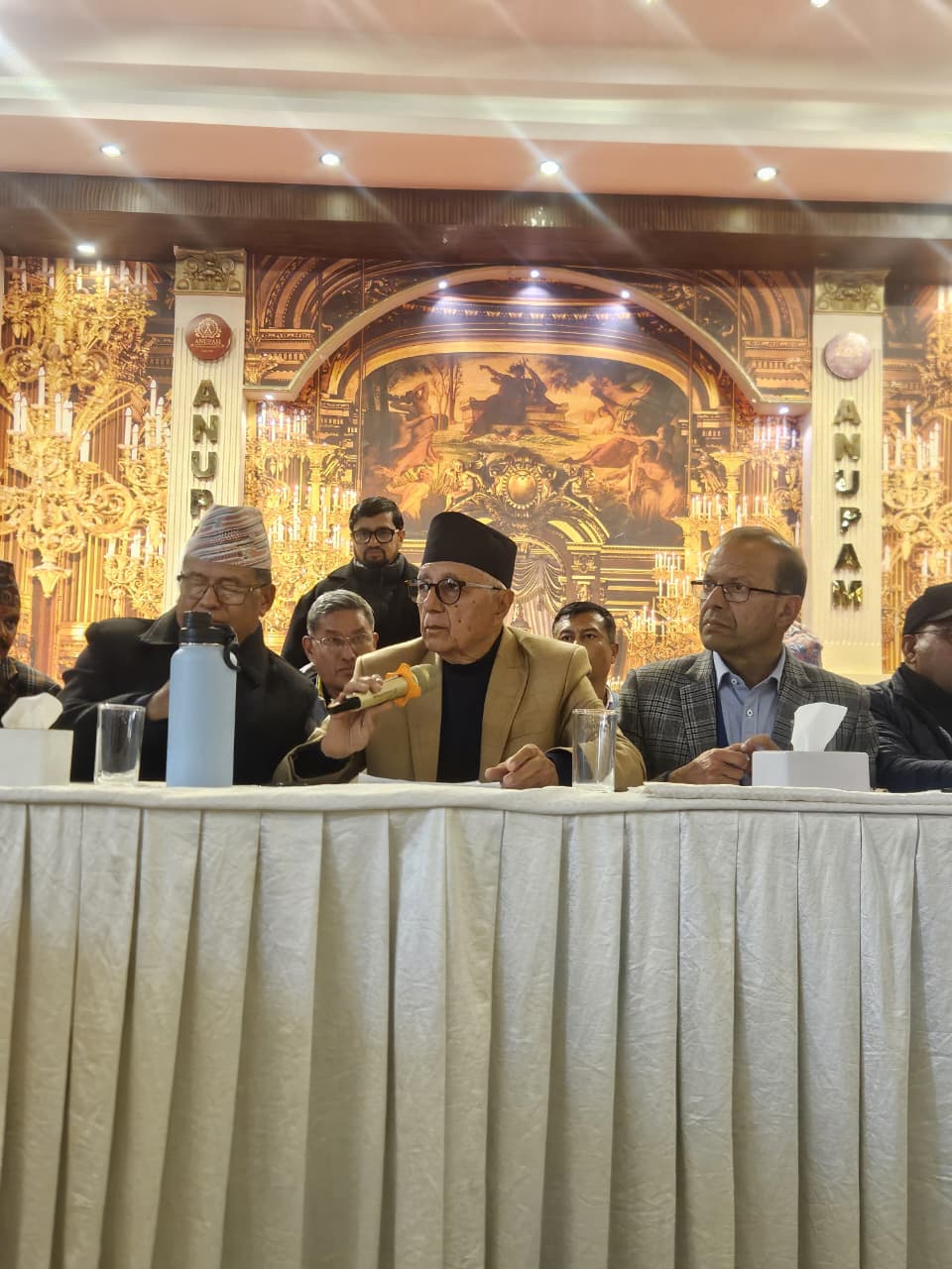 पार्टीलाई अतिवादले गाँजेको छ, म सत्यको बाटोमा छु : डा. शेखर कोइराला