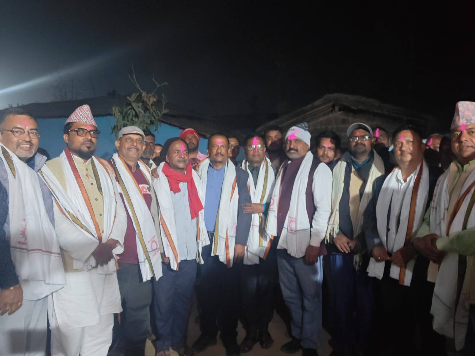 धनकौलमा कांग्रेसका सहनीसहितका नेता तथा कार्यकर्ताहरु एमालेमा प्रवेश