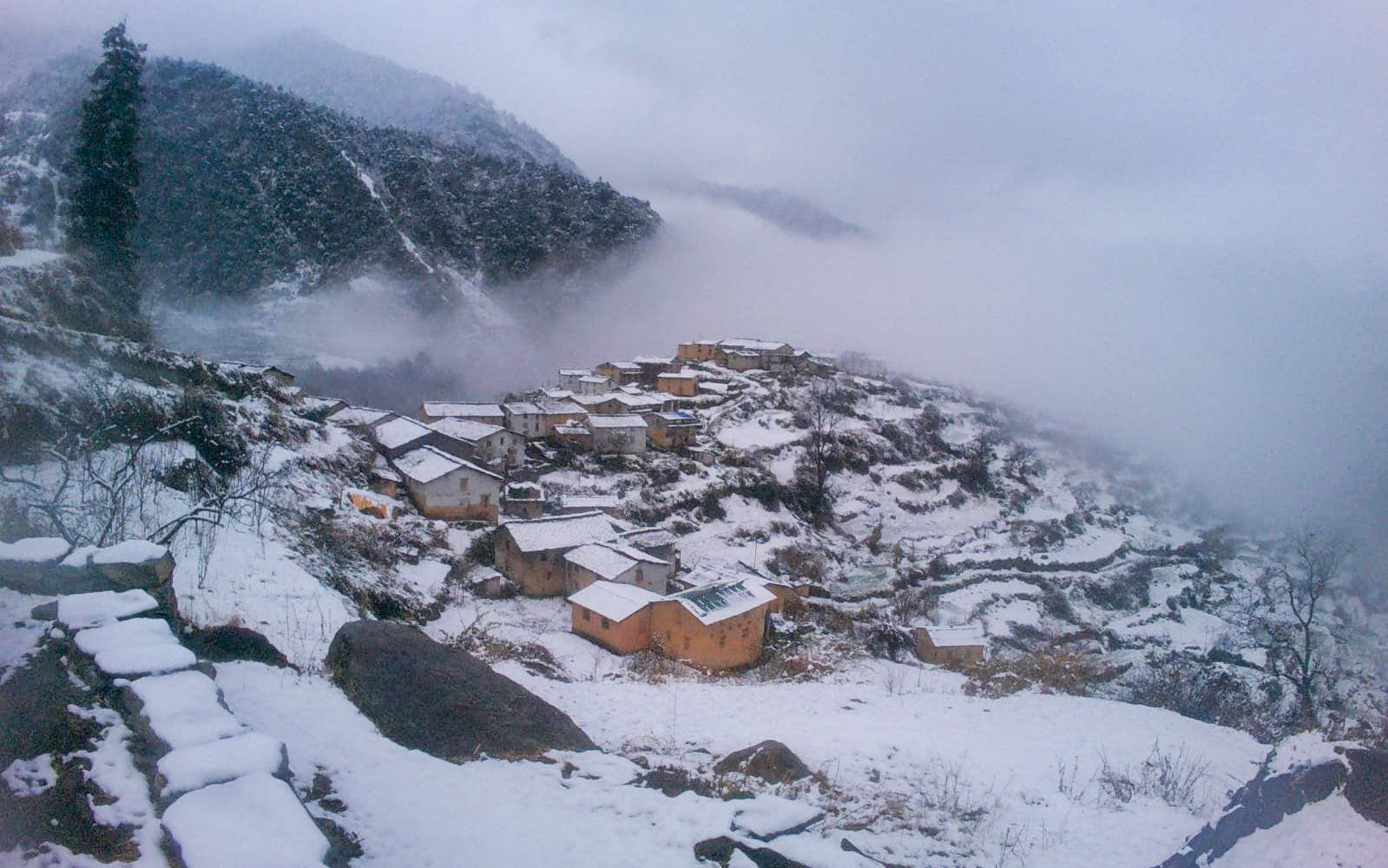 देशका पश्चिमी भू-भागमा हिमपात र वर्षा, मुगुमा हिउँ पन्छाउने चटारो