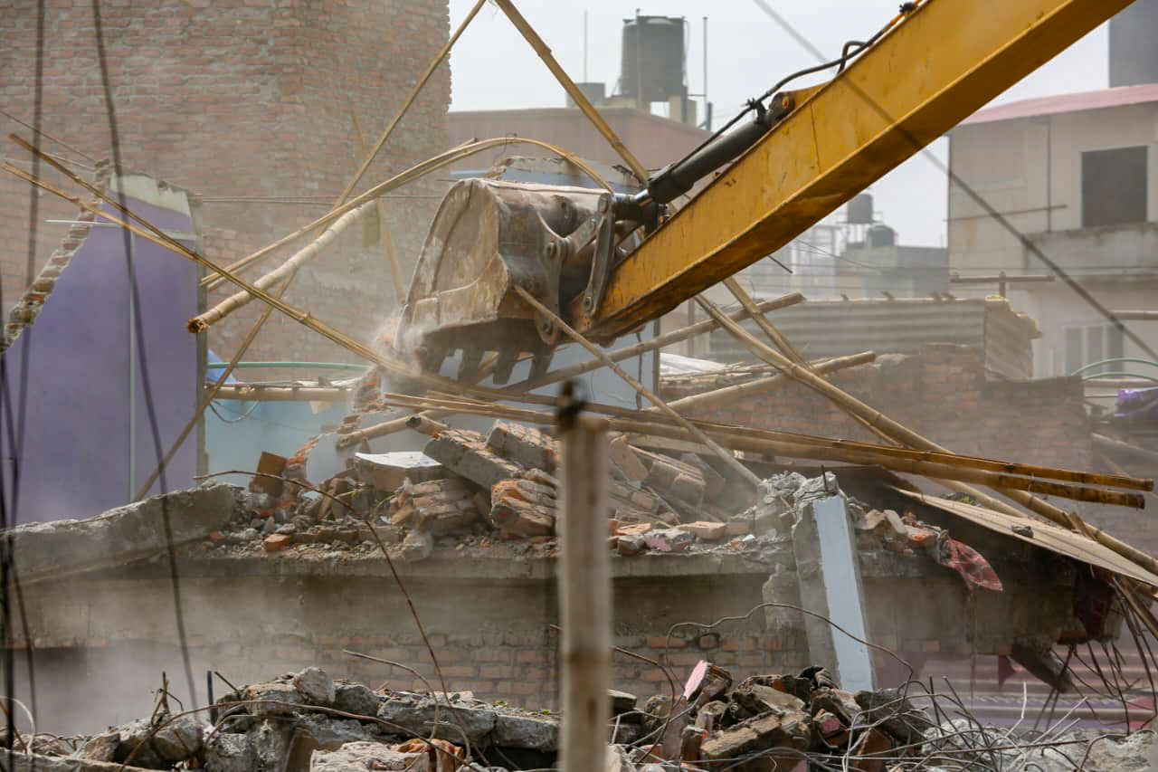 मनोहरा सुकुमबासी बस्तीमा १७ वटा डोजर