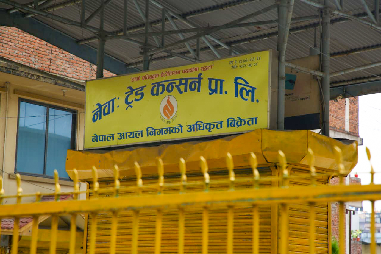 इन्धनको मूल्य घट्दा बजारमा चरम अभाव: व्यवसायीले तेल नलुकाउन निगमको चेतावनी, तीन अनुगमन टोली मैदानमा