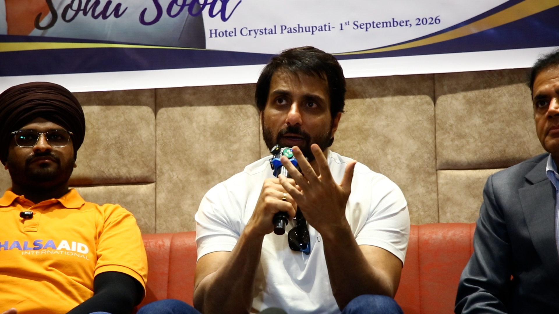 ‘एक घर बनाउने सङ्कल्प’ लिन सोनु सूदको विश्व समुदायलाई आह्वान, बाढीपीडितका लागि आवास निर्माण गरिदिने घोषणा