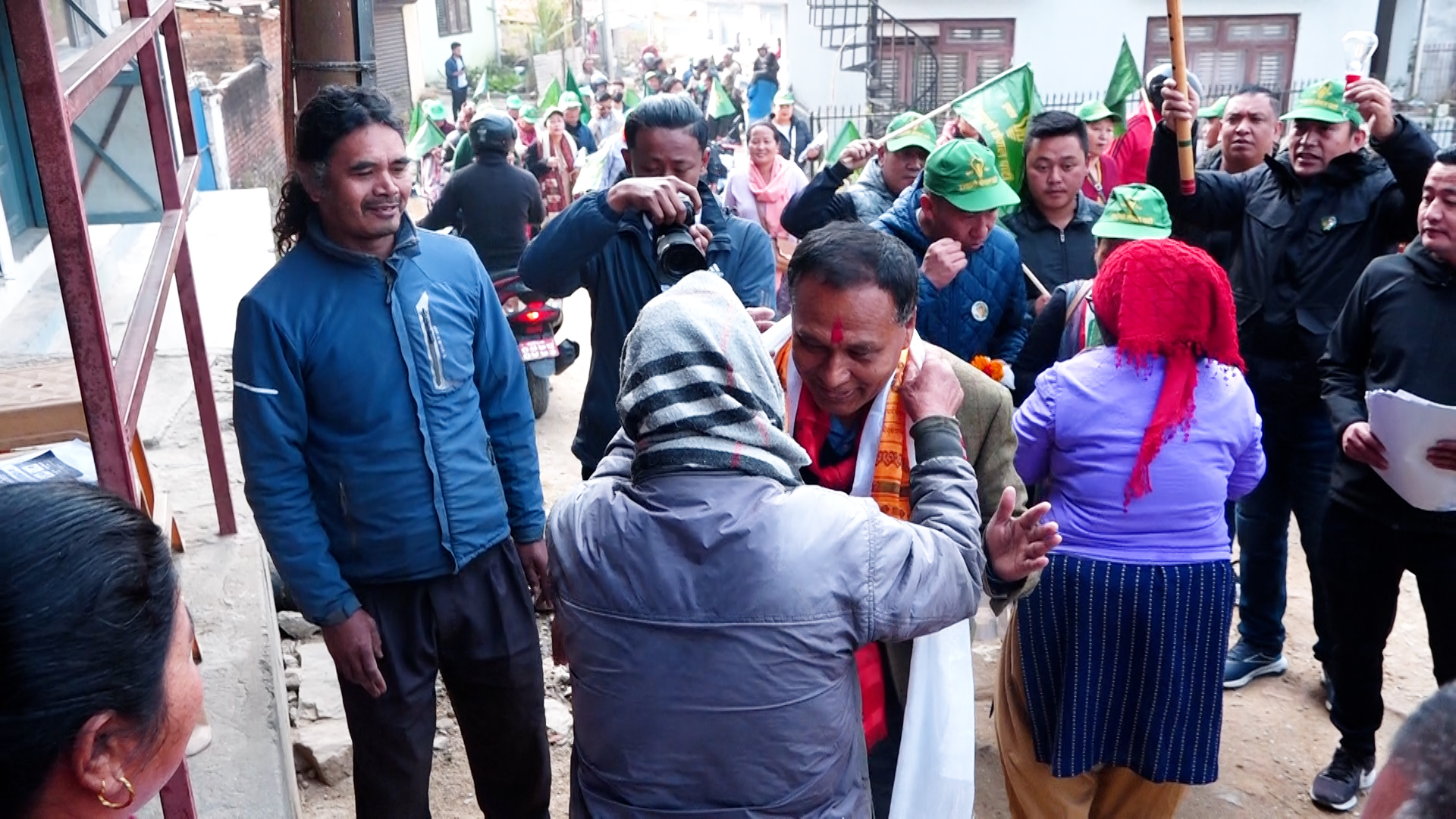 काठमाडौं ३ मा कुलमानको घरदैलो, मतदाताहरू परिवर्तनको पक्षमा रहेको दाबी