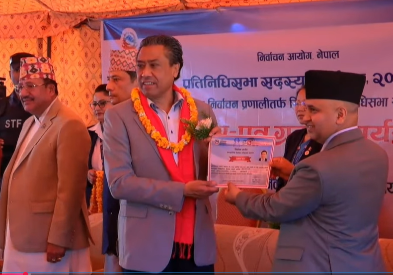 आयोगद्वारा समानुपातिकतर्फ निर्वाचित सांसदहरुलाई प्रमाणपत्र वितरण