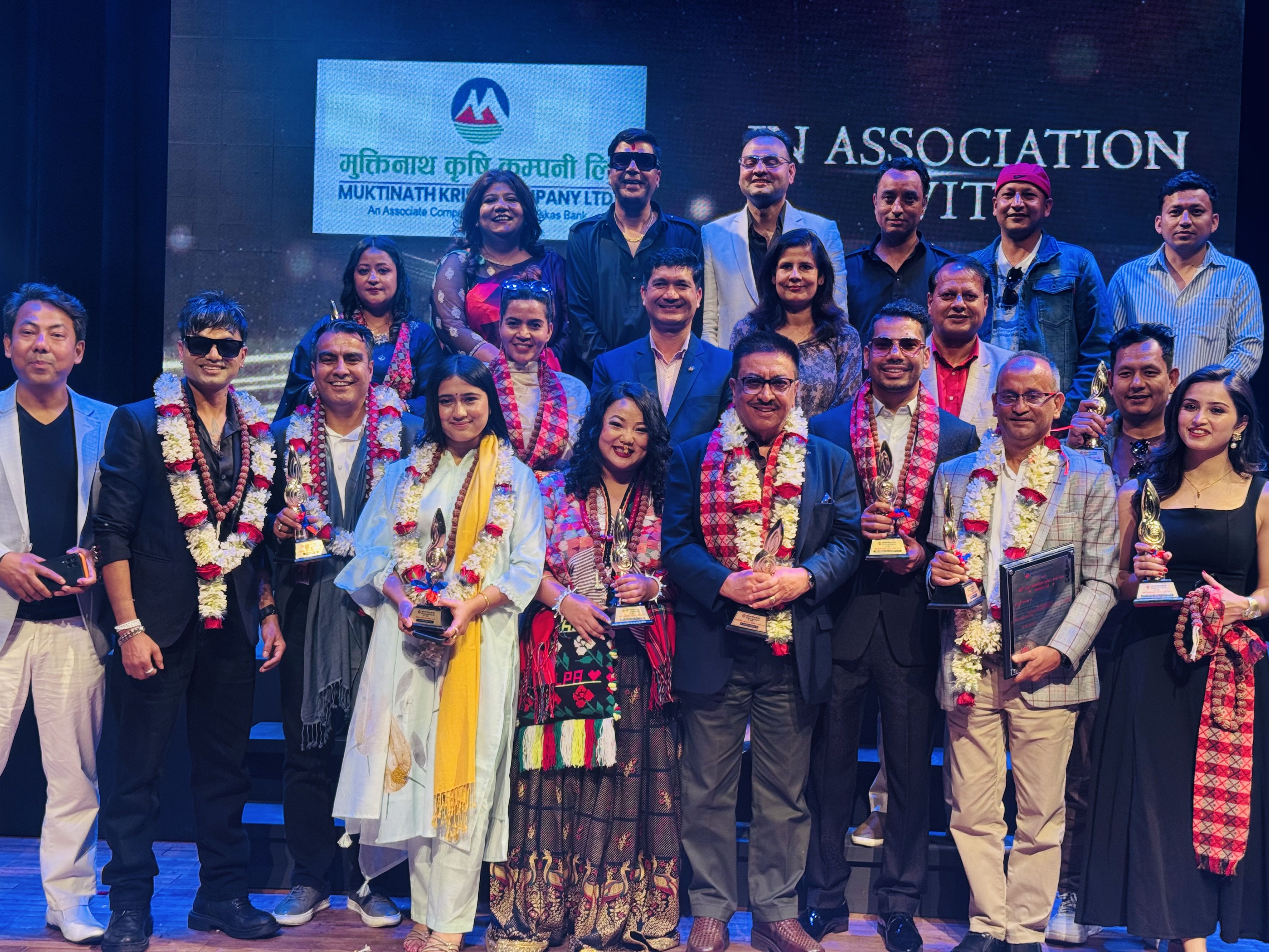 शम्भूजित बासकोटालाई लाइफटाइम, शिव र समिक्षा सर्वोत्कृष्ट गायक गायिका