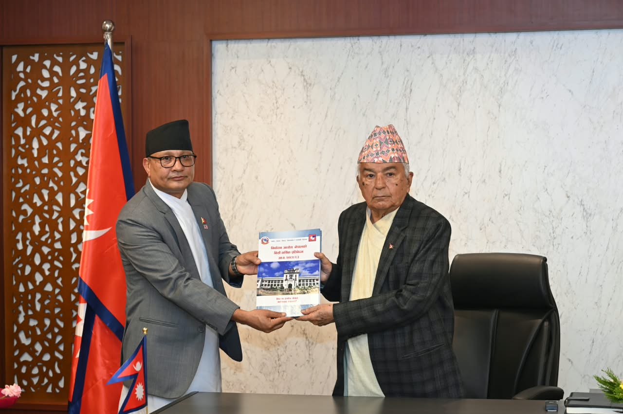 राष्ट्रपतिसमक्ष निर्वाचन आयोगको वार्षिक प्रतिवेदन पेस