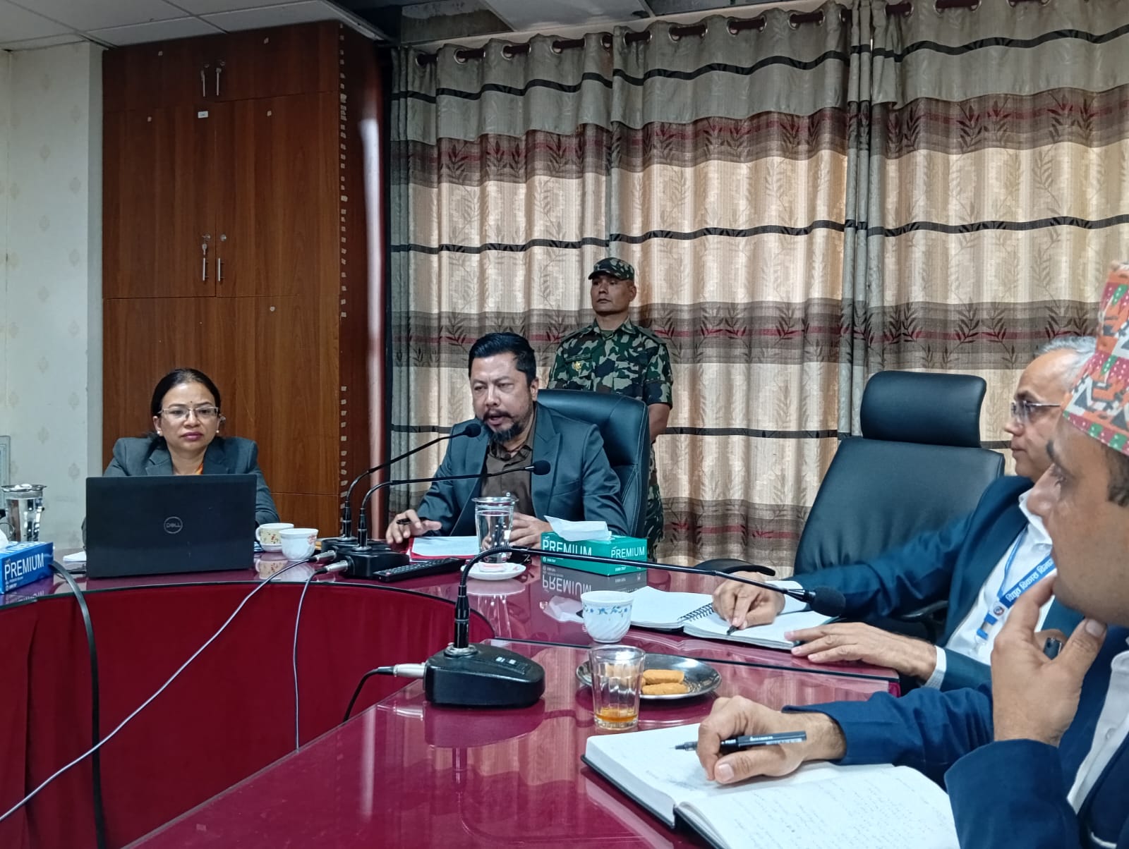 ऋणको जोखिम टार्न विद्युत खपत र प्रसारण लाइनमा जोड
