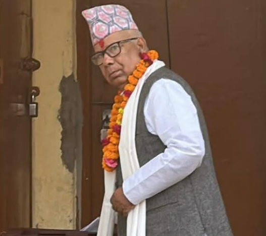 रौतहटमा पूर्वप्रधानमन्त्री नेपालद्वारा मतदान : लोकतन्त्र सुदृढीकरणका लागि मतदान गर्न आह्वान