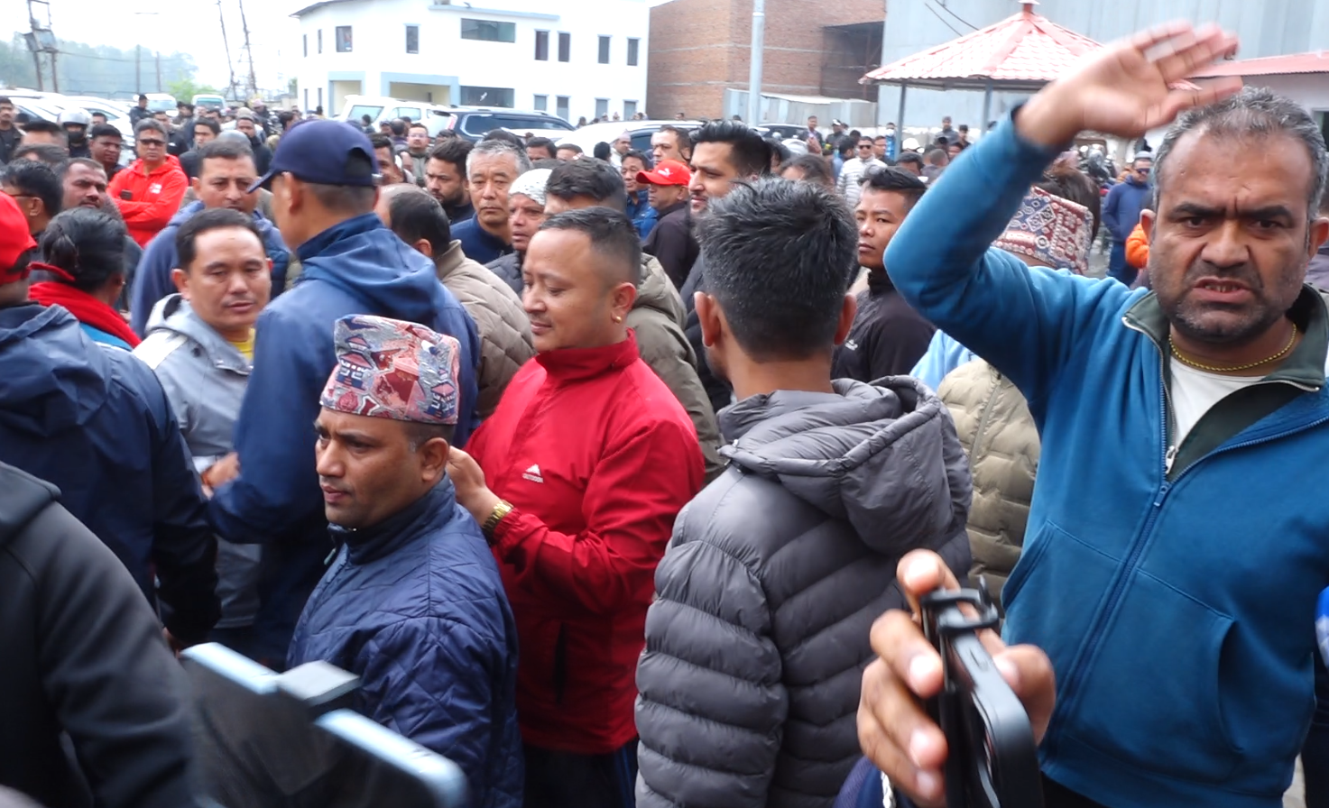 एमाले प्रदर्शनले माइतीघर क्षेत्र तनावग्रस्त